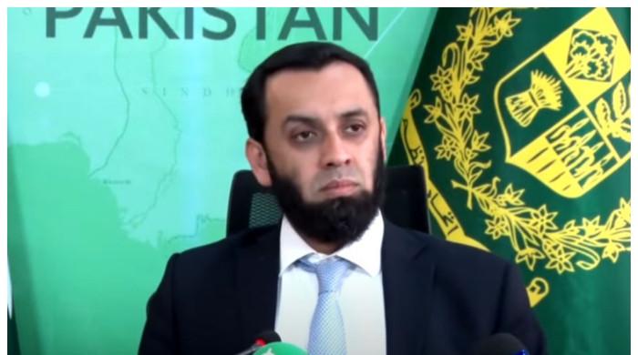 پی ٹی آئی والے کہیں کہ وہ عمران کے بیانیے کیساتھ نہیں تو ان سے بات ہوسکتی ہے: عطا تارڑ