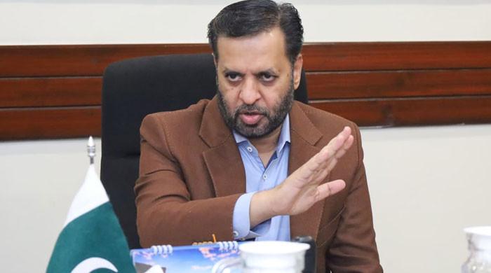 شکر ادا کریں فوج آپکی گندگیوں کا جواب صرف پریس کانفرنس کرکے دے رہی ہے: مصطفیٰ کمال