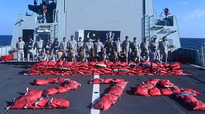 پاک بحریہ کا بحیرہ عرب میں کامیاب آپریشن، 30 لاکھ ڈالر مالیت کی چرس برآمد