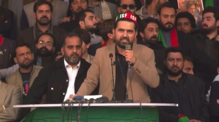 کہتے ہیں خیبرپختونخوا سکیورٹی معاملات  پر سنجیدہ نہیں، ہمارا قصور نہیں آپ اپنی  پالیسیاں تبدیل کریں: سہیل آفریدی