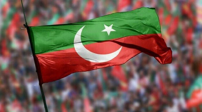 پشاور جلسے سے واپسی پرپی ٹی آئی کارکنوں کی گاڑی کو حادثہ، ایک کارکن جاں بحق