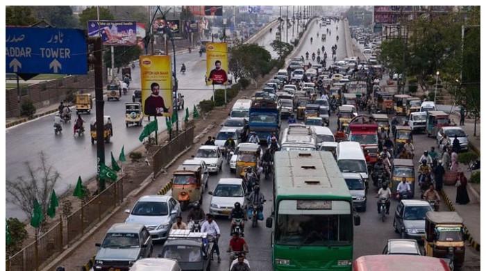 کراچی میں کیمروں سے لاکھوں چالان، اسٹریٹ کرمنلز، ٹارگٹ کلرز اور گٹر کے ڈھکن چور گرفت سے آزاد