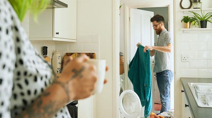 یورپی ملک میں خواتین نے مردوں کو گھریلو کام کاج کیلئے ہائر کرنا شروع کردیا