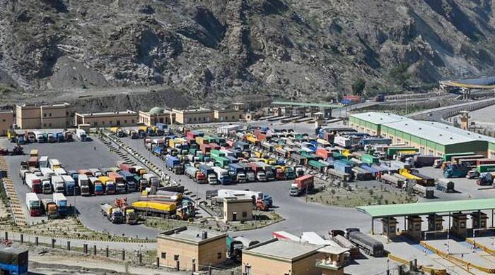 پاکستان کے راستے تجارت 2 ماہ سے معطل، افغان تاجروں کی مشکلات میں اضافہ