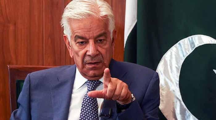 قوم برسوں فیض حمید اور جنرل باجوہ کے بوئے بیجوں کی فصل کاٹے گی: خواجہ آصف