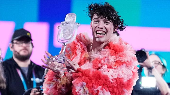 یورو وژن 2026 میں اسرائیل کی شرکت، سوئٹزرلینڈ کے گلوکار کا احتجاجاً  ٹرافی واپس کرنے کا اعلان