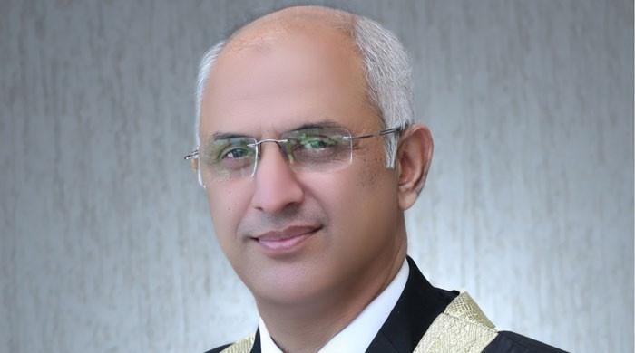 ساری بیوروکریسی اور ایگزیکٹو ملکر جوڈیشری سے مذاق کر رہے ہیں: جسٹس محسن کیانی کے ریمارکس