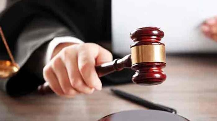 پختونخوا: محکمہ تعلیم کی خاتون آفیسر کے قتل کیس میں شوہر کو سزائے موت سنا دی گئی