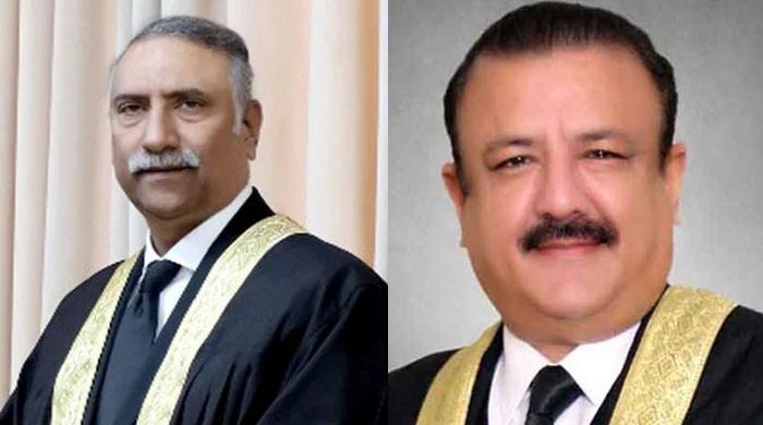 قرآن پر ہاتھ رکھ کر کہتا ہوں میری ڈگری اصلی ہے، جسٹس جہانگیری کا چیف جسٹس کے بینچ میں بیٹھنے پر اعتراض