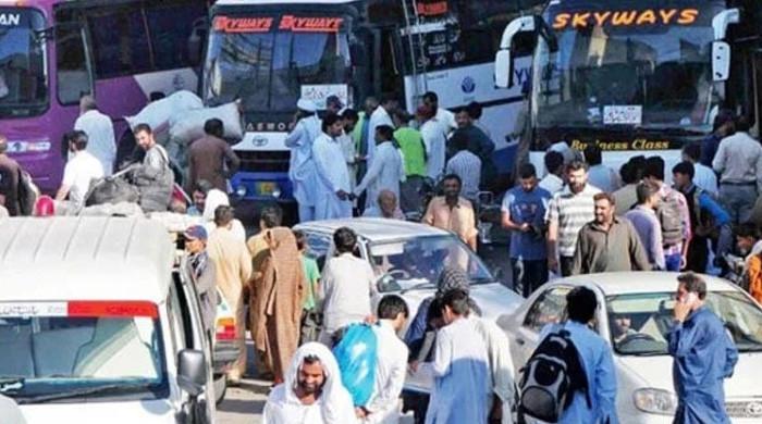 لاہور: ڈیزل کی قیمتوں میں کمی کے بعد کرایوں میں کمی کی ہدایات