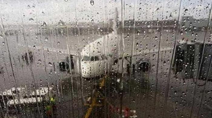 شدید بارش سے دبئی پاکستان کا فلائٹ آپریشن متاثر، 18 پروازیں منسوخ