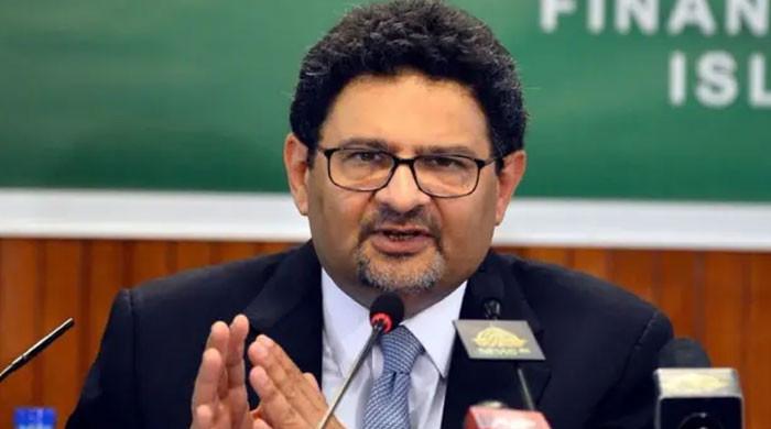 شہباز شریف کے ہوتے ہوئے ایکسپورٹس نہیں بڑھ سکتیں، مائنڈ سیٹ کا مسئلہ ہے: مفتاح اسماعیل