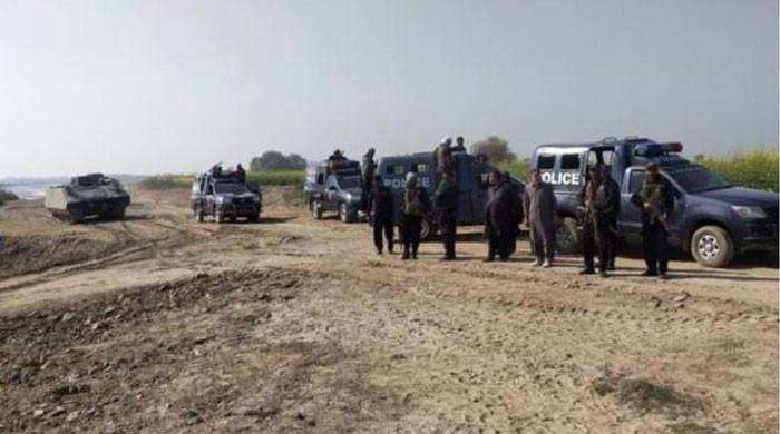 گھوٹکی: پولیس کا کچے کے مختلف علاقوں سے ڈاکوؤں کا صفایا کرنےکا دعویٰ