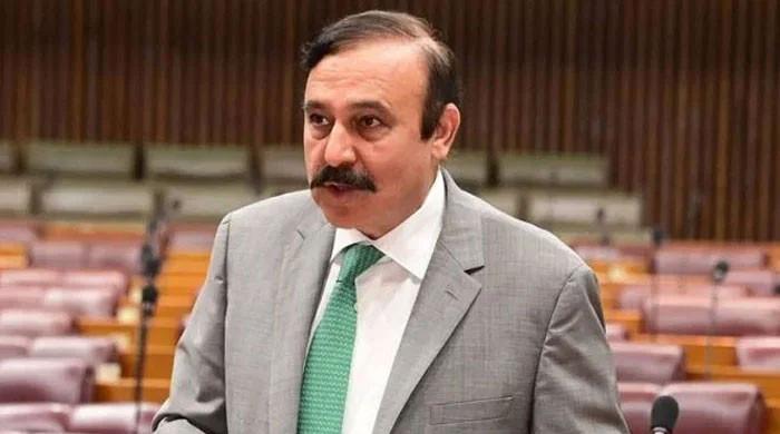 اگلے 6 ہفتوں میں وزیراعلیٰ خیبرپختونخوا کو تبدیل کرنا وفاق کی خواہش نہیں، طارق فضل چوہدری