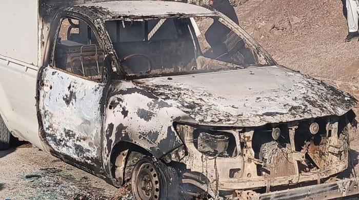 کرک میں پولیس موبائل پر فائرنگ سے 5 اہلکار شہید