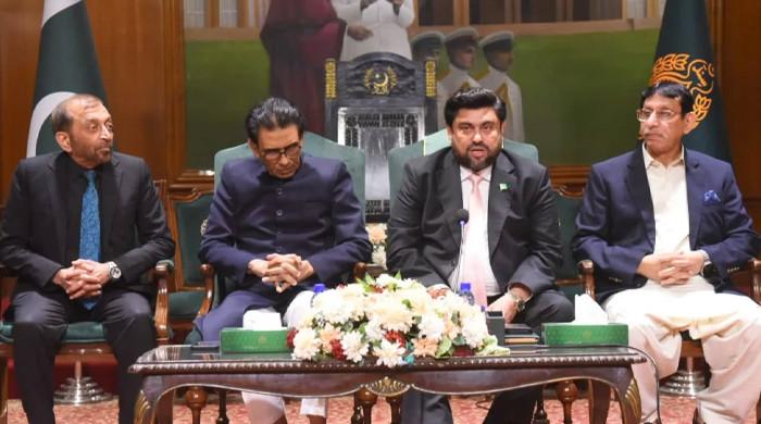 پی ٹی آئی کیساتھ وہی رویہ اختیار کیا جائے جو  ایم کیو ایم سے کیا گیا تھا، گورنرسندھ کامران ٹیسوری