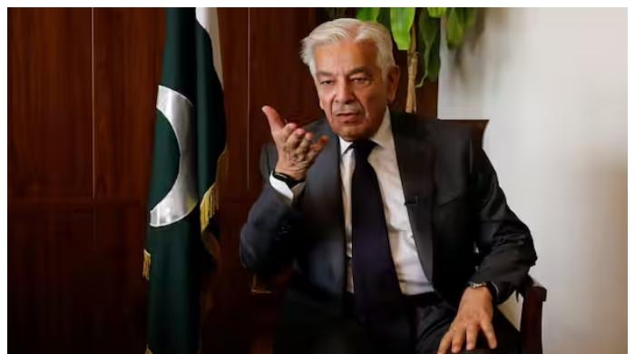 ہم مذاکرات کیلئے تیار ہیں مگرپی ٹی آئی گالیاں دیتی ہے: خواجہ آصف