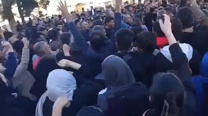 ایران میں مہنگائی کیخلاف مظاہرے 40 شہروں تک پھیل گئے
