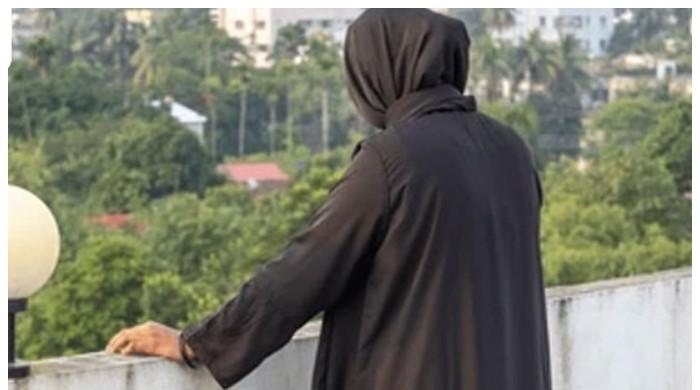 لاہور: نجی یونیورسٹی میں چند روز کے دوران خودکشی کا دوسرا واقعہ، طالبہ چھت سے کودگئی