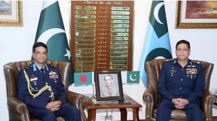 بنگلادیش کے ائیر چیف کی پاک فضائیہ کے سربراہ سے ملاقات، جے ایف 17 طیاروں کی ممکنہ خریداری پر بات چیت