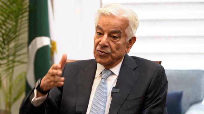 معرکہ حق کے بعد اتنے جہازوں کے آرڈر مل رہے ہیں کہ 6 ماہ میں آئی ایم ایف کو خدا حافظ کہنے کی پوزیشن میں ہوں گے: وزیردفاع 