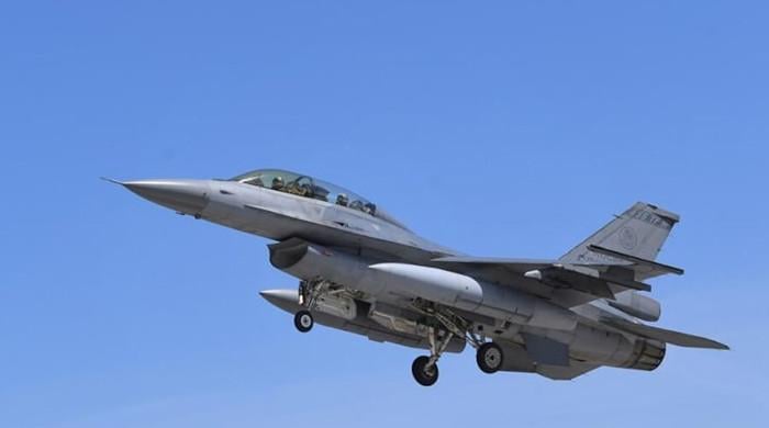 تائیوان کا ایف 16 لڑاکا طیارہ گر کر تباہ، پائلٹ کی تلاش جاری