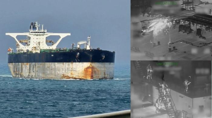 امریکی بحریہ نے وینزویلا کی ناکہ بندی سے بچ نکلنے والے روسی بحری جہاز پر قبضہ کرلیا