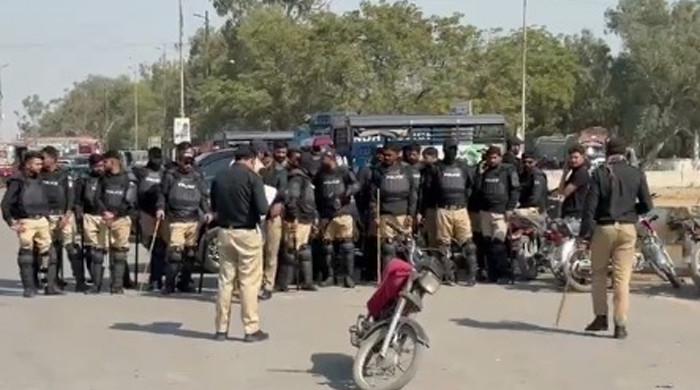 پی ٹی آئی جلسہ: مزارِ قائد اور اطراف میں پولیس کی بھاری نفری تعینات