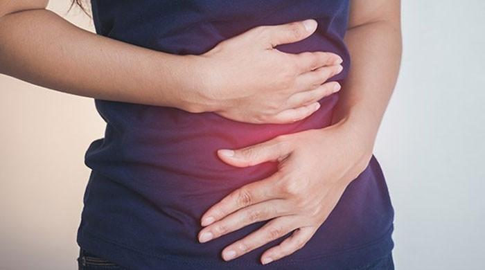 لوگوں کی وہ عام عادت جو پیٹ پھولنے کا شکار بنا دیتی ہے