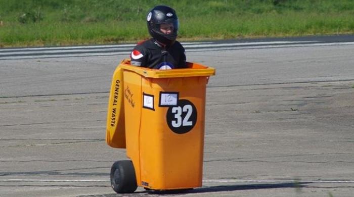 دنیا کا تیز ترین کوڑا دان جو 66 میل فی گھنٹہ کی رفتار سے دوڑ سکتا ہے