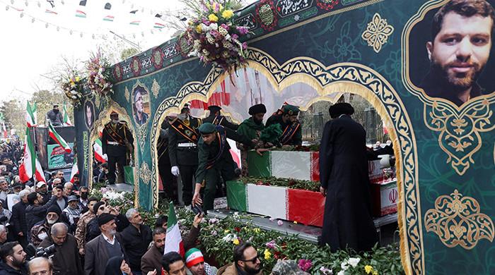 ایران: پر تشدد مظاہروں میں جاں بحق ہونیوالے سکیورٹی اہلکاروں کی نماز جنازہ میں ہزاروں افراد کی شرکت