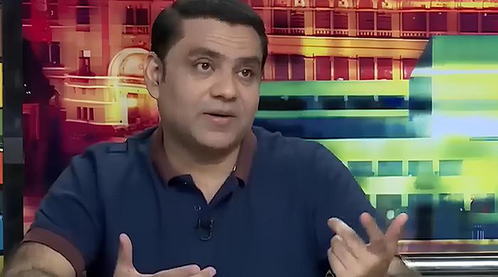 لاہور میں اسٹیج اداکار قیصر پیا  کو ٹریفک سگنل پر لوٹ لیا گیا، چور قیمتی موبائل لے اُڑے