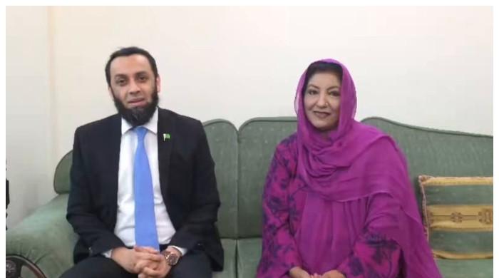 عشرت فاطمہ کا ریڈیو پاکستان کو الوداع ، حکومت نے پی ٹی وی میں کام کی پیشکش کردی