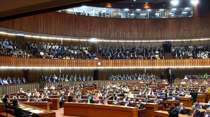 اثاثوں کی تفصیلات جمع نہ کرانے پر وفاقی وزیر سمیت 32 ایم این ایز کی  رکنیت معطل