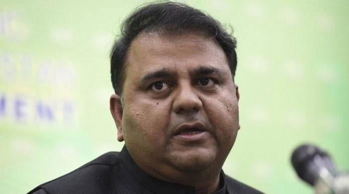 آدھی  پی ٹی آئی  انقلاب  چاہتی ہے اور آدھی مذاکرات چاہتی ہے: فواد چوہدری