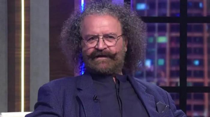 ڈرامے میں عتیقہ اوڈھو کے ساتھ رومانوی سین کرنا تھا جس میں بڑی مشکل پیش آئی: اداکار ایوب کھوسو