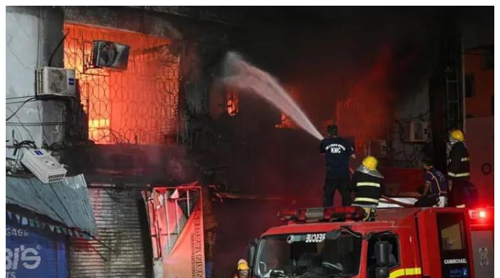 گل پلازہ میں زندگیاں بچاتے ہوئے انتقال کرجانیوالے فائر فائٹر کی نمازِ جنازہ ادا