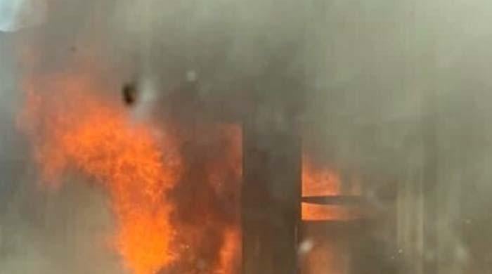 لاہور: بیدیاں روڈ پر گھر میں آگ لگنے سے 5 افراد جھلس گئے