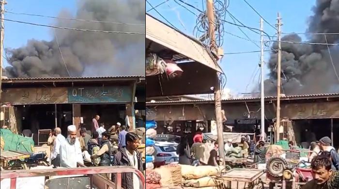 کراچی: نیو سبزی منڈی میں دکانوں میں لگنے والی آگ پر قابو پالیا گیا