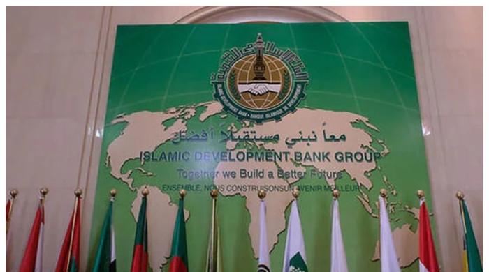 پاکستان اور اسلامی ترقیاتی بینک کے درمیان 603 ملین ڈالر کے 3 معاہدے طے پاگئے