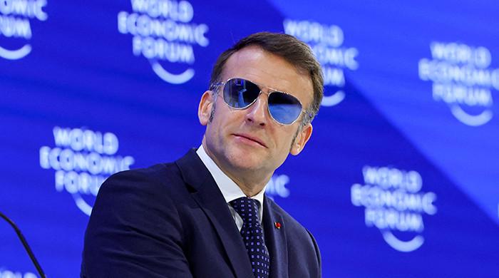 ڈیوس میں فرانس کے صدر میکرون نے کالا چشمہ کیوں پہنا؟ وجہ سامنے آگئی