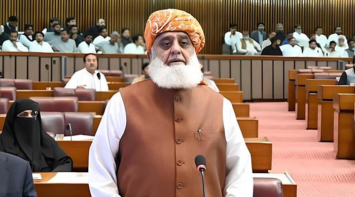 'آپ کے قانون کی خلاف ورزی کروں گا، 18سال سے کم عمر جوانوں کی شادیاں کراؤں گا': فضل الرحمان