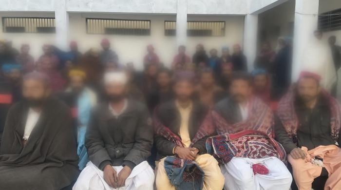 راجن پور: کچے میں آپریشن کے دوران مزید 79 ڈاکوؤں نے ہتھیار ڈال دیے 