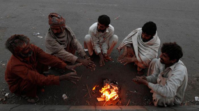 کراچی میں سردی کی لہر، درجہ حرارت سنگل ڈیجٹ میں برقرار رہنے کا امکان