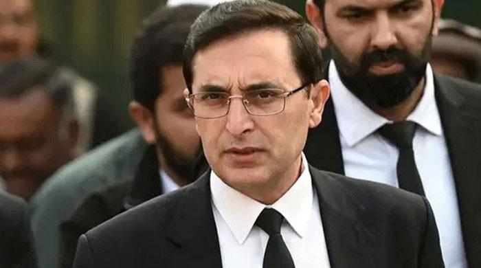 خبر آئی کہ عمران خان کو اسپتال لایا گیا اور  پھر جیل لےگئے، بتایانہیں جارہاکہ کس بیماری کی وجہ سےلایا گیا؛ بیرسٹرگوہر