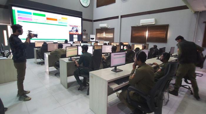 کراچی: فائر بریگیڈ زبوں حالی کا شکار، ریسکیو 1122 جدید کنٹرول روم کے باوجود فائر ٹینڈرز اور اسٹیشنز سے محروم