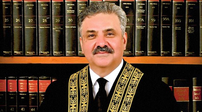 شوہر حق مہر میں لکھی چیزیں اہلیہ کو ادا کرنے کا پابند ہے: چیف جسٹس پاکستان