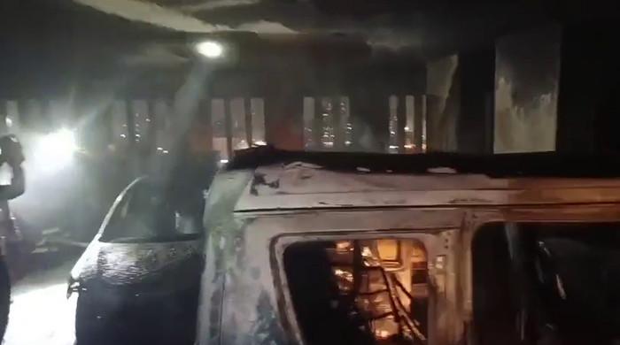 کراچی کی صدر موبائل مارکیٹ میں لگنے والی آگ پرقابوپالیا گیا