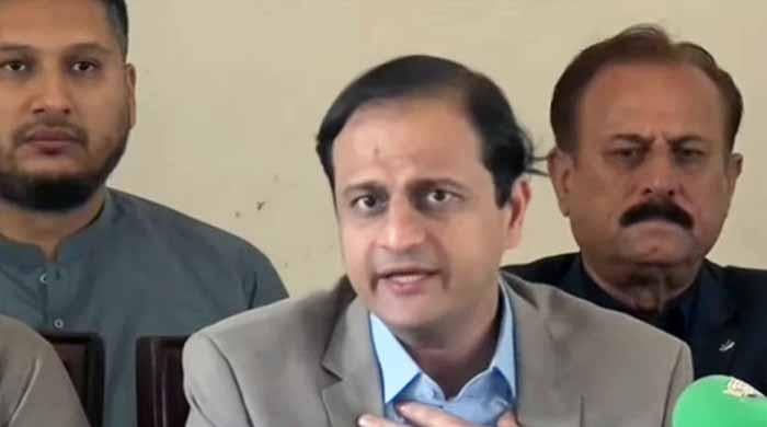 عدم اعتماد کا معاملہ: اگر وزیراعظم گھر نہیں جارہے تو میں بھی نہیں جارہا، میئر کراچی