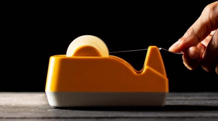 اس شفاف ٹیپ کو آپ چپکانے سے ہٹ کر ان حیران کاموں کیلئے بھی استعمال کرسکتے ہیں